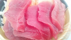 大間のマグロ入り海鮮丼2-全日本うまいもの祭り2016inモリコロパーク