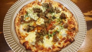 ミラノ風挽肉ピッツア1-イタリアンレストランBank京町店
