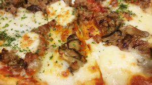 ミラノ風挽肉ピッツア3-イタリアンレストランBank京町店