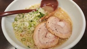 京都鶏ガラとんこつ醤油ラーメン-よってこや新宿南口店